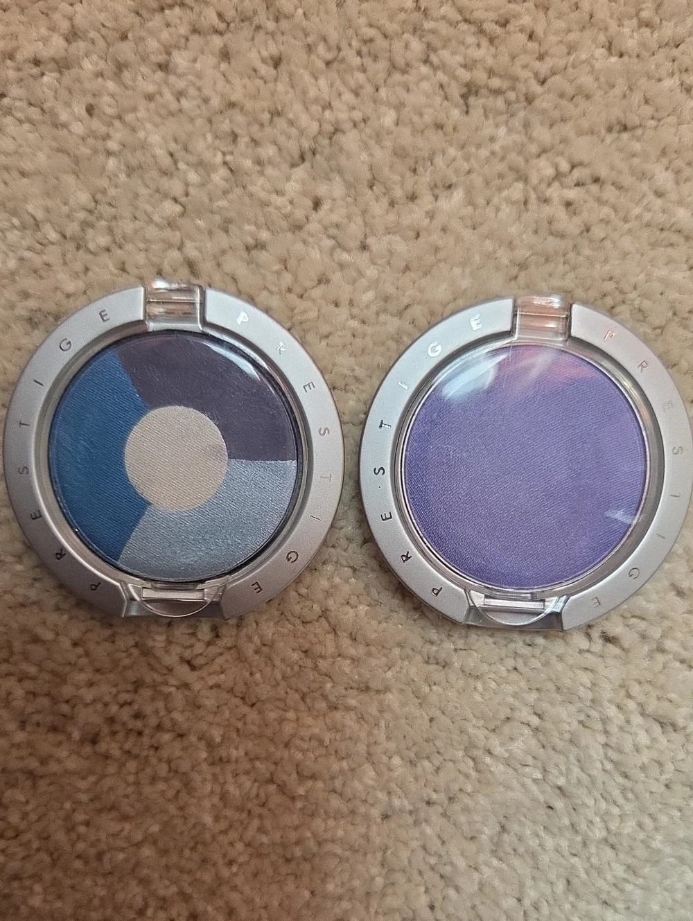 2 Prestige Eye Shadows